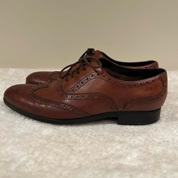Clark’s Wingtip Leather Oxfords - Picture 3 of 11